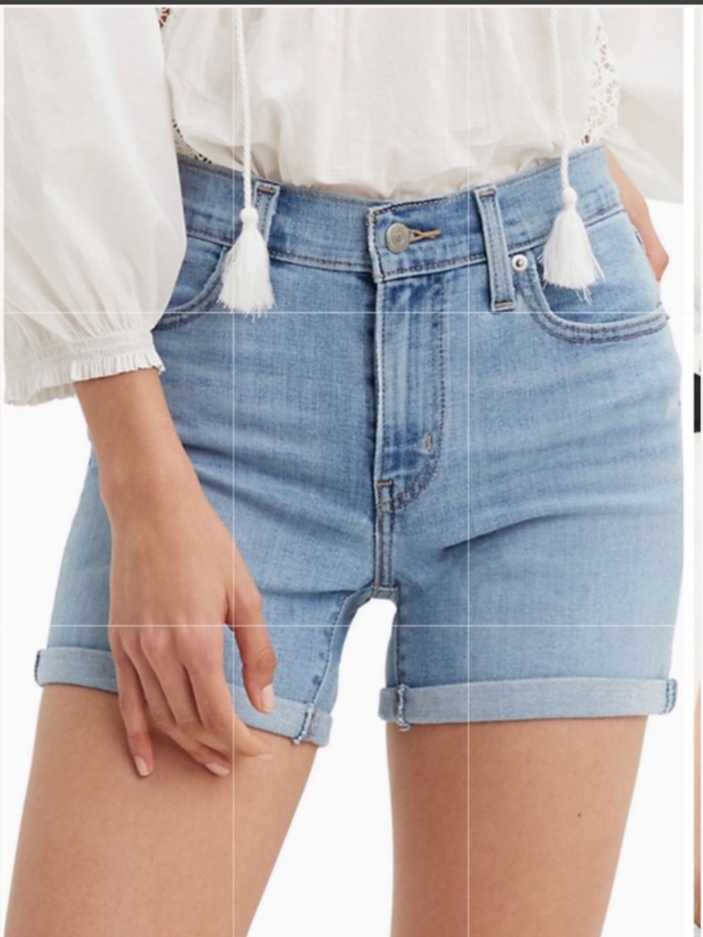 Levi’s Mid Length Denim Shorts Light Wash Great Condition! Tag Size 32 Inseam 4”